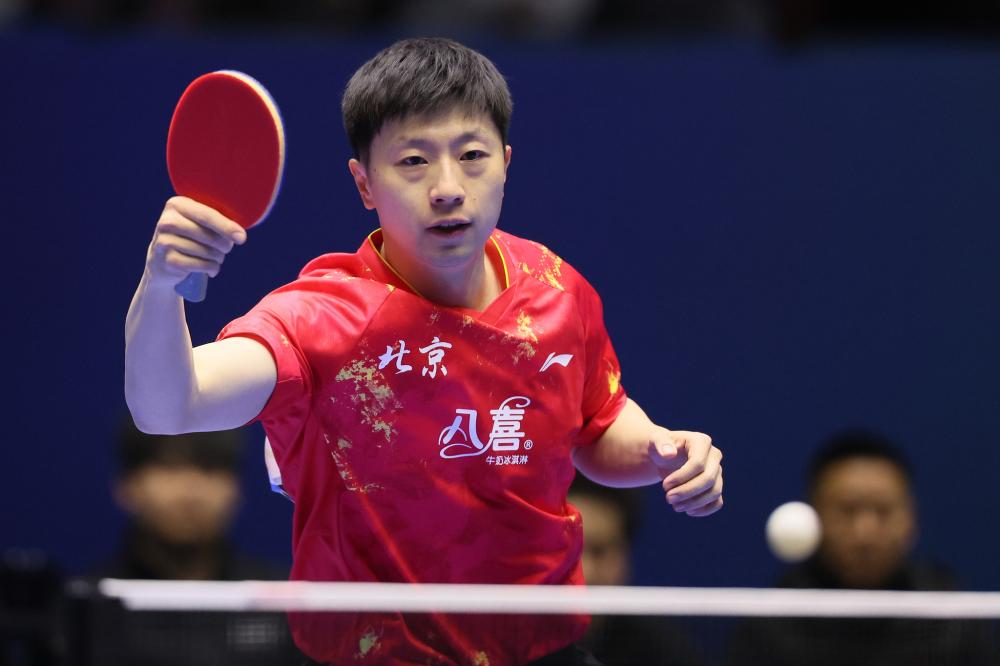 刘伟国：捧起中甲冠军奖杯很激动，明年力争在中超站稳脚跟