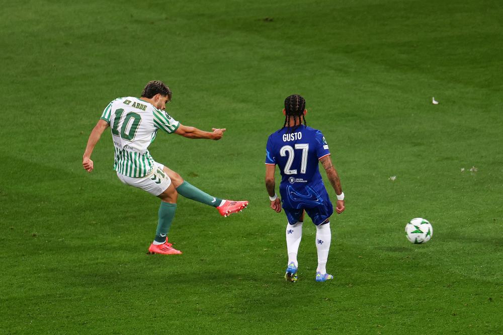 詹姆斯逆天表现再现老将统治力