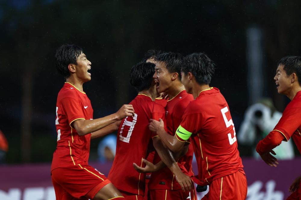 西甲战报：费尔南德斯点射制胜，十人西班牙人1-0十人巴列卡诺